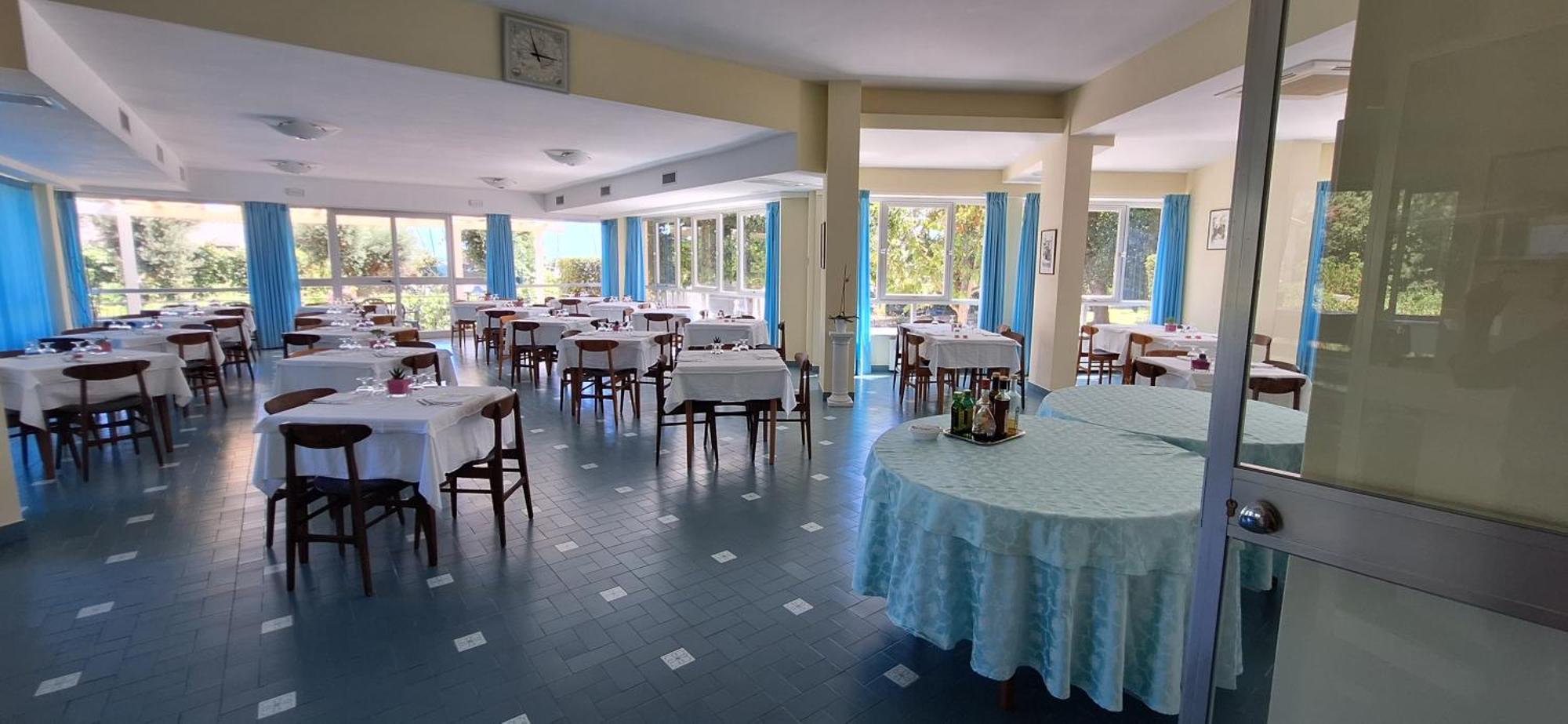 Hotel Le Pleiadi Сан Феличе Чирчео Екстериор снимка